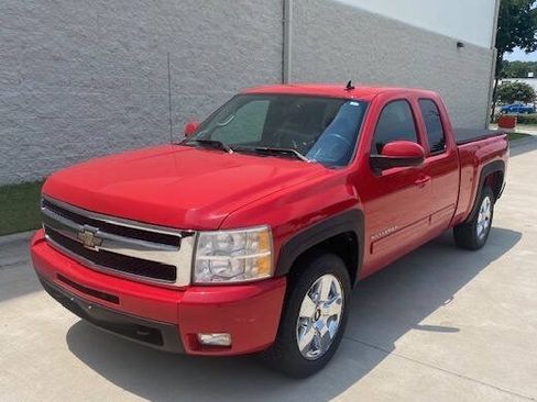 Used 2010 Chevrolet Silverado 1500 LTZ AWD/4WD image 17