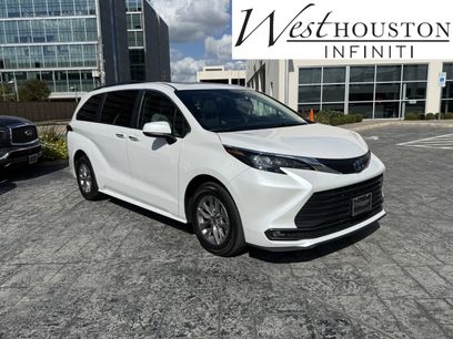 Used 2025 Toyota Sienna XLE