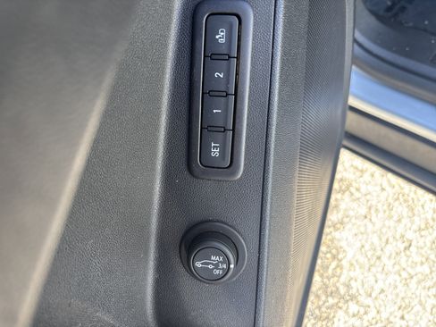 Used 2020 Chevrolet Equinox LT w/ Sport Edition image 18