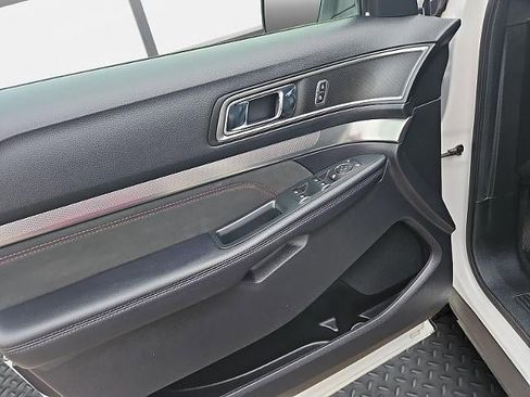 Used 2019 Ford Explorer XLT w/ Equipment Group 202A image 12