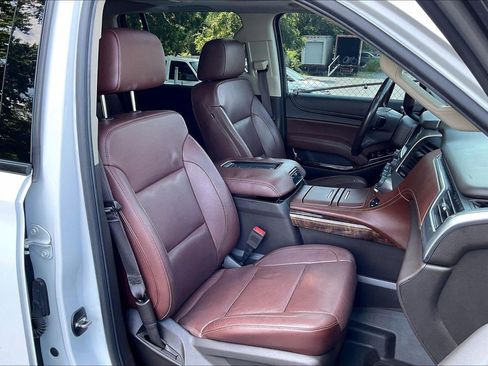 Used 2018 Chevrolet Suburban Premier AWD/4WD image 7