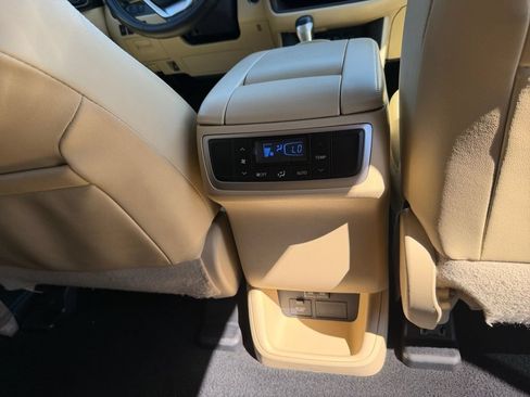 Used 2018 Toyota Highlander XLE AWD/4WD image 26