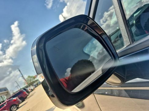 Used 2022 Kia Carnival LX FWD image 17