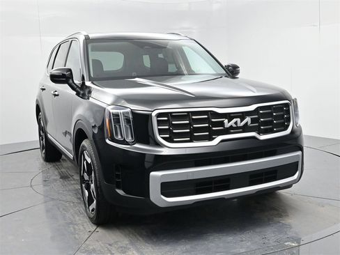 New 2025 Kia Telluride S image 2