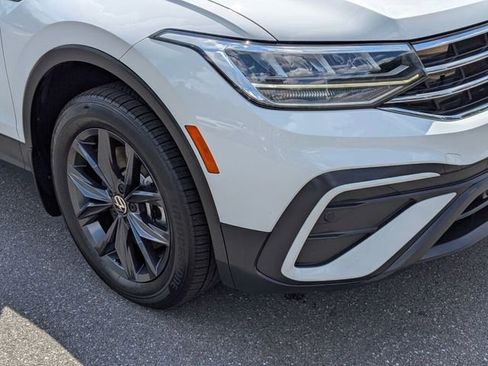 Used 2022 Volkswagen Tiguan SE AWD/4WD image 2