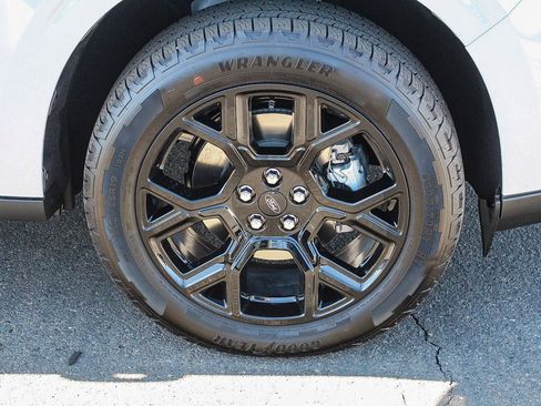 New 2025 Ford Maverick XLT w/ XLT Luxury Package image 12