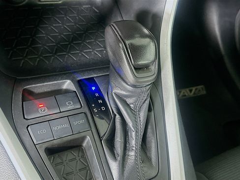 Used 2020 Toyota RAV4 LE w/ Carpet Mat Package image 23