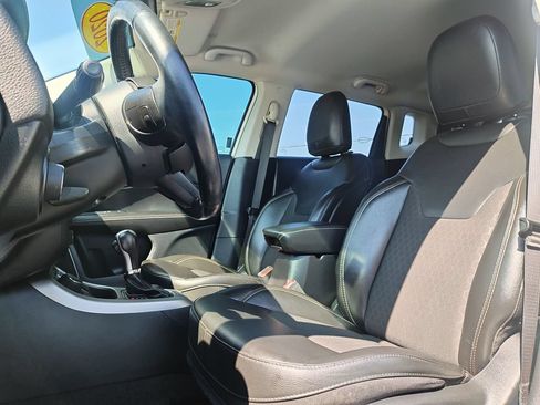 Used 2020 Jeep Compass Latitude w/ Cold Weather Group AWD/4WD image 13