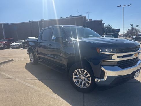 Used 2019 Chevrolet Silverado 1500 LT w/ Texas Edition image 3