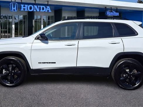 Used 2023 Jeep Cherokee Altitude Lux w/ Lux Elite Package image 5