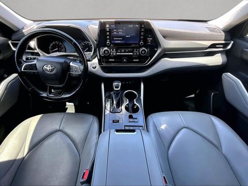 Used 2020 Toyota Highlander XLE FWD image 15