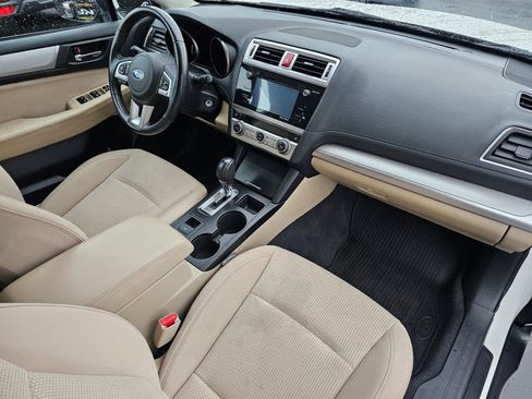 Used 2017 Subaru Outback 2.5i Premium image 11