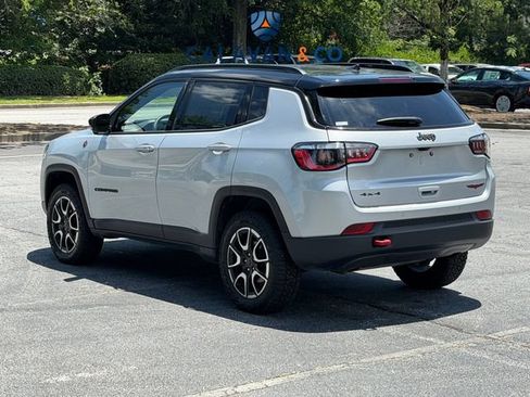 Used 2025 Jeep Compass Trailhawk AWD/4WD image 3