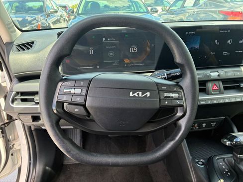 Used 2025 Kia K4 LXS FWD image 27