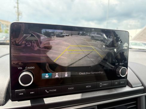 Used 2024 Honda Pilot LX image 17