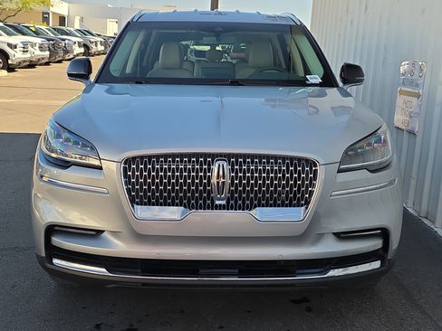 Used 2023 Lincoln Aviator Standard w/ Elements Package image 2