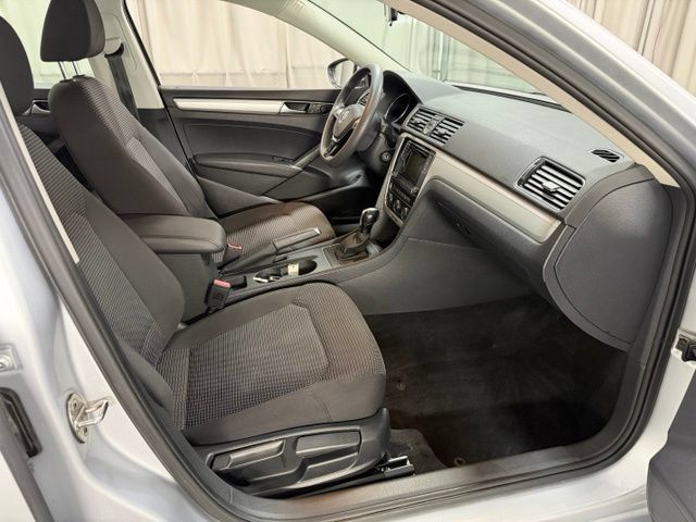 Used 2016 Volkswagen Passat 1.8T S FWD image 11