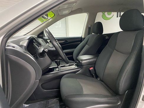 Used 2020 Nissan Pathfinder SV image 10