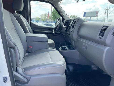 Used 2020 Nissan NV 2500 SV w/ Back Door Glass Package image 11