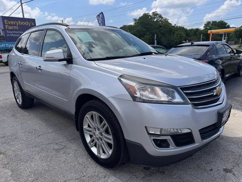Used 2015 Chevrolet Traverse LT w/ Style and Technology Package FWD image 8