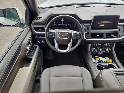 Used 2023 GMC Yukon SLT w/ SLT Premium Package AWD/4WD image 9