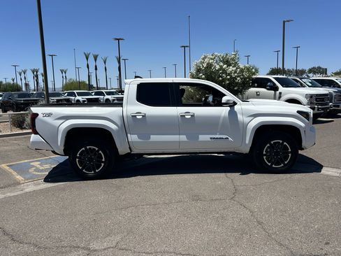 Used 2025 Toyota Tacoma TRD Sport AWD/4WD image 6