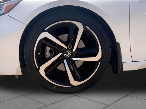 Used 2018 Honda Accord Sport image 11