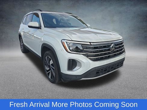 Used 2025 Volkswagen Atlas SE FWD image 2