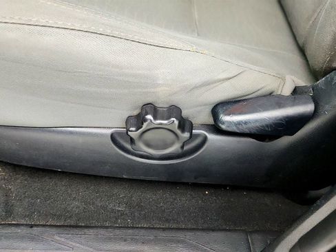 Used 2017 Toyota Tacoma SR image 11