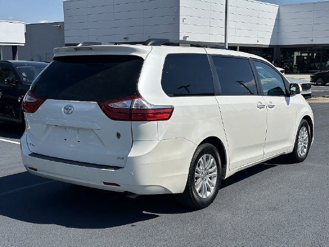 Used 2015 Toyota Sienna XLE Premium FWD image 7
