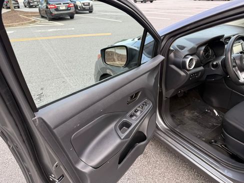 Used 2022 Nissan Versa S FWD image 13