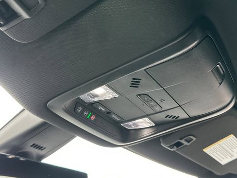 Used 2024 Buick Enclave Premium image 25