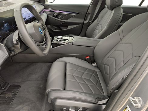 New 2026 BMW i5 eDrive40 w/ Premium Package RWD image 5
