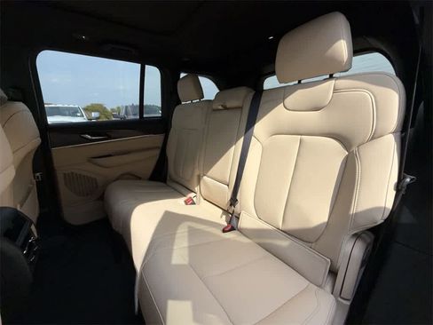 New 2025 Jeep Grand Cherokee Limited image 12