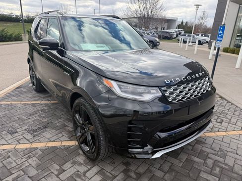Used 2025 Land Rover Discovery Metropolitan Edition image 3