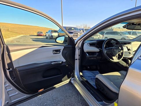 Used 2016 Toyota Avalon Limited image 10