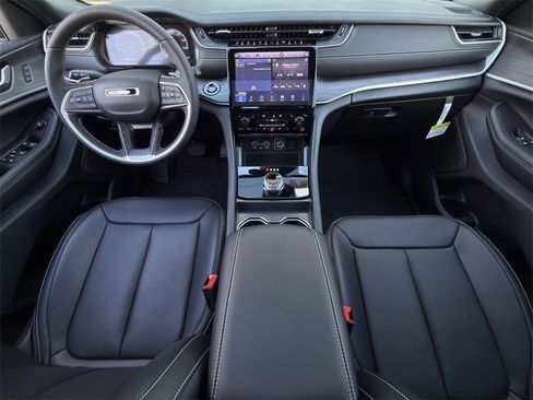 New 2025 Jeep Grand Cherokee L Limited w/ Luxury Tech Group II image 10