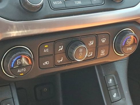 Used 2019 GMC Acadia SLT AWD/4WD image 12