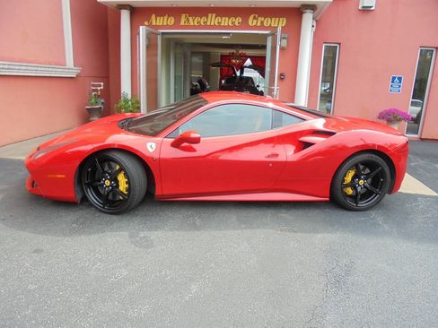 Used 2017 Ferrari 488 GTB RWD image 4