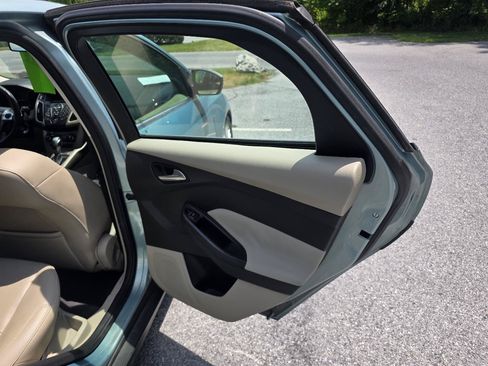 Used 2012 Ford Focus SEL FWD image 16