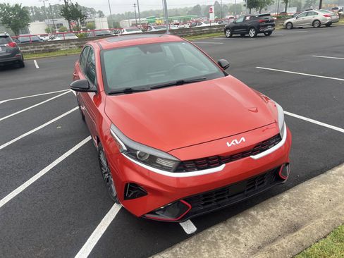Used 2022 Kia Forte GT-Line w/ GT-Line Premium Package FWD image 4