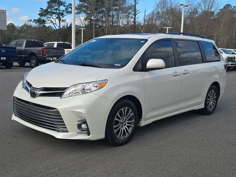 Used 2019 Toyota Sienna XLE Premium image 1