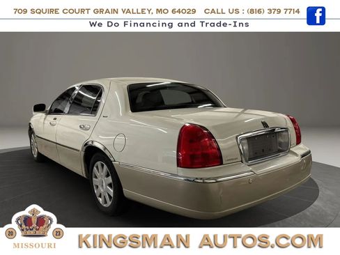 Used 2004 Lincoln Town Car Ultimate RWD image 9