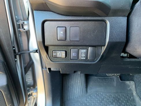 Used 2022 Toyota Tacoma TRD Sport image 32