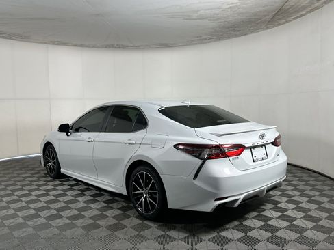 Used 2024 Toyota Camry SE w/ Convenience Package FWD image 5