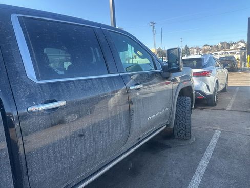 Used 2021 GMC Sierra 3500 Denali w/ Denali Ultimate Package image 17