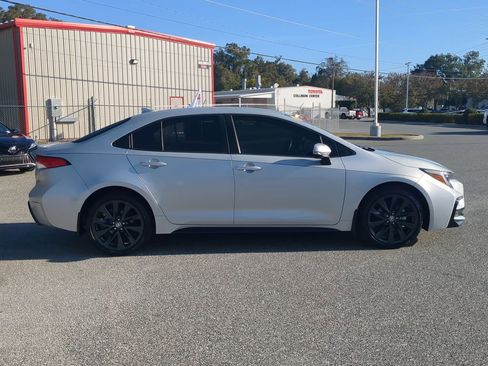 Used 2023 Toyota Corolla SE image 12