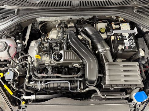 Used 2025 Volkswagen Jetta SE FWD image 32