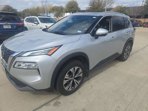 Used 2021 Nissan Rogue SV w/ Premium Package image 4