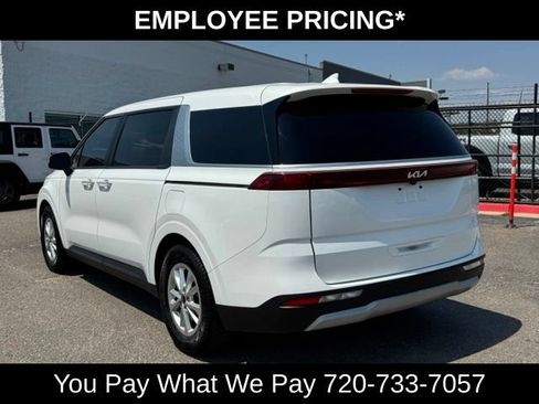 Used 2023 Kia Carnival LX FWD image 3